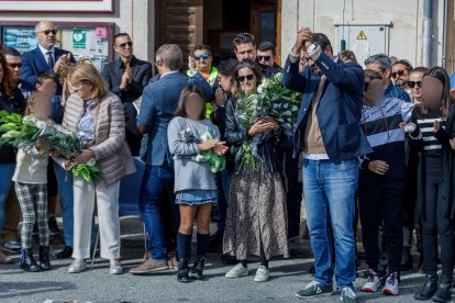 Imagen de archivo del Ayuntamiento de Torrecaballeros al convocar una concentración de cinco minutos en recuerdo y homenaje a Olivia, asesinada presuntamente por su madre en Gijón. -E.M.