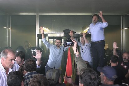 Una imagen de la concentración convocada por la Unión por la Ganadería en la Delegación de la Junta en Salamanca. E. P.