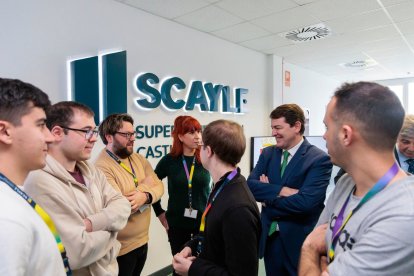 El presidente de la Junta de Castilla y León, Alfonso Fernández Mañueco, en su visita a la sede de la Fundación Centro de Supercomputación de Castilla y León (SCAYLE) - E.M.