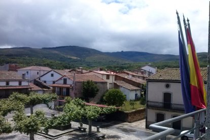 Plaza de Palacios de Becedas en una imagen de su Ayuntamiento