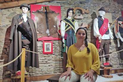 La maestra y artesana alistana, Esmeralda Folgado. - ARGICOMUNICACIÓN