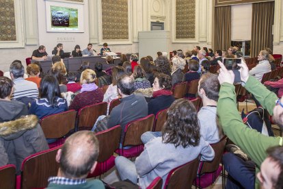 De izquierda a derecha, Santi Otero, Tomás Alonso, Laura Briones, Marcos Erro y Ricardo Ordóñez, ayer, en la sala Polisón. / ISRAEL L. MURILLO