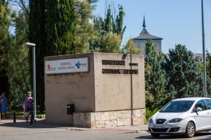 Entrada del hospital Santos Reyes de Aranda.- PACO SANTAMARÍA