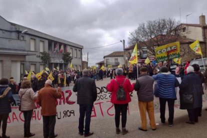 Unas 250 personas reivindican en San Vitero (Zamora) “soluciones” para la sanidad en el medio rural. - ICAL.