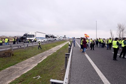 Protestas agrarias en la A62 a su paso por Burgos. -ICAL