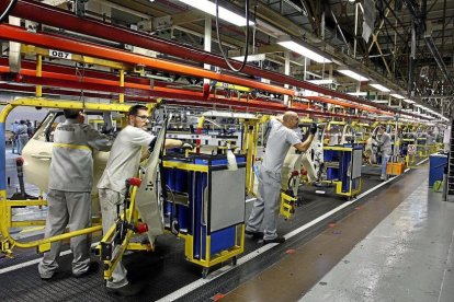 Línea de Montaje del Renault Captur en la planta de Valladolid. - E.M.