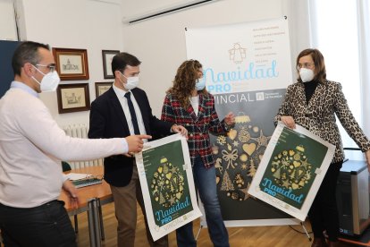 La presidenta de la Diputación, Ángeles Armisén, junto con la diputada provincial del Área de Cultura, Turismo y Deportes, Carolina Valbuena; al representante del conservatorio, Enrique Abello; al presidente de Regina Angelum, Juan José Vivar, presenta la programación cultural especial de Navidad. -ICAL