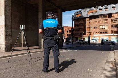 La Policía Local de Burgos reconstruye el lugar del accidente. E.M.