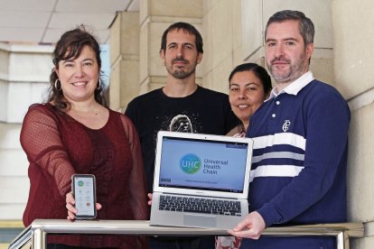 Nuria Sala Cano, Hugo J. Bello, Claudia Haws Gutiérrez y Fernando Latorre López creadores de la plataforma de salud. MARIO TEJEDOR