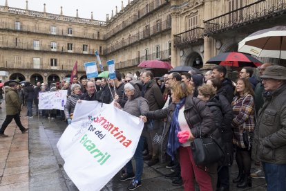 Concentración en Salamanca para pedir la reapertura del tren Ruta de la Plata.-ICAL