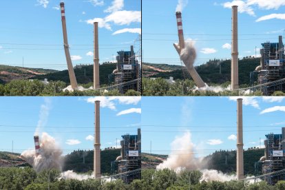 Voladura de la primera de las chimeneas de la térmica de La Robla en León, en una imagen de archivo. (ICAL).