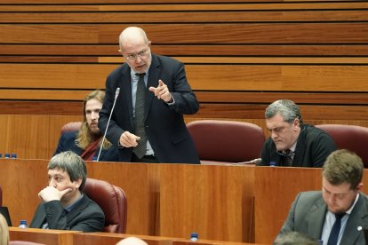 El profesor de CS, Francisco Igea, durante la segunda sesión del Pleno de los Presupuestos Generales de la Comunidad para 2023. - ICAL