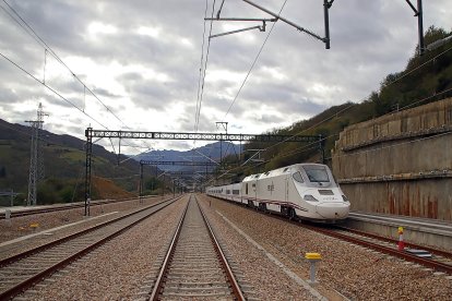 La ministra de Transportes visita la Variante de Pajares.- ICAL