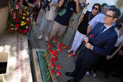 El ministro en funciones de la Presidencia, Relaciones con las Cortes y Memoria Democrática, Félix Bolaños, asiste al acto solemne de entrega de restos de las víctimas de la Guerra Civil y el Franquismo de Pajares de Adaja y Navalmoral de la Sierra. - EUROPA PRESS