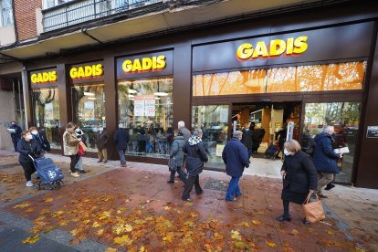 Nuevo supermercado Gadis en el Paseo Zorrilla de Valladolid. / PHOTOGENIC