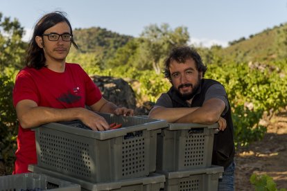 Daniel Gómez Jiménez-Landi (i) y Fernando García (d) forman Comando G, una bodega nacida en 2008 que ha dignificado la garnacha en joyas únicas alejadas de artificios. / LA POSADA