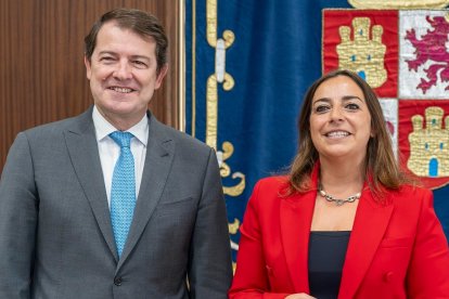 El presidente de la Junta de Castilla y León, Alfonso Fernández Mañueco, se reúne con la alcaldesa de Palencia, Miriam Andrés. -ICAL