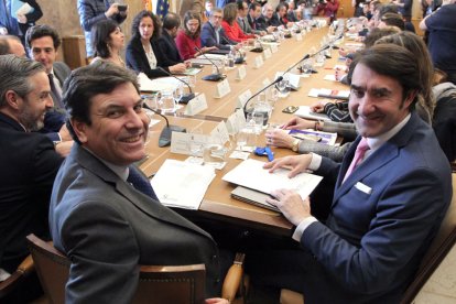 Los consejeros Carlos Fernández Carriedo y Juan Carlos Suárez Quiñones, en la Conferencia Sectorial de Medio Ambiente. | ICAL