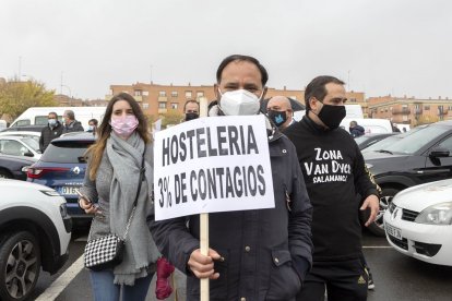 Asistentes a la concentración en Salamanca del pasado mes contra el cierre de la hostelería. / ICAL.