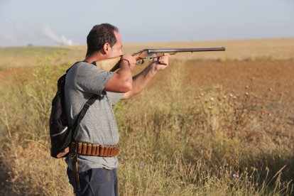 Cazadores en Zamora durante el Inicio de la media veda en Castilla y León. ICAL