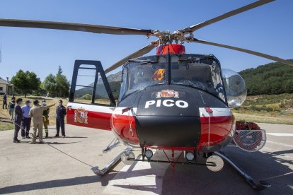 El subdelegado del Gobierno en Ávila, Arturo Barral, visita las instalaciones de la BRIF de Puerto El Pico.- ICAL.