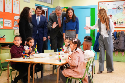 Los reyes de España presiden el acto de entrega del Premio Princesa de Girona Escuela del Año 2022 al Colegio de Educación Infantil y Primaria Gumersindo Azcárate de León. ICAL