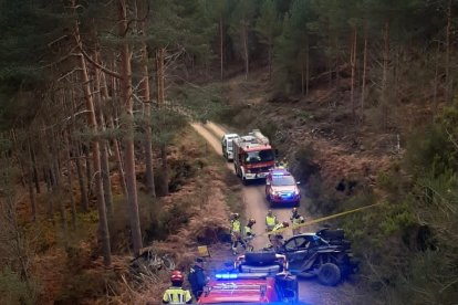 Accidente de un vehículo tipo 'buggy' en un camino de Foncebadón en León en el que dos personas resultaron heridas. -ICAL.