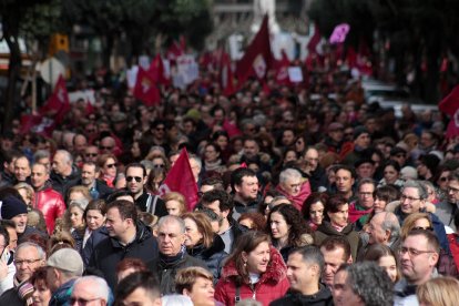 Miles de leoneses se manifiestan por las calles de la capital leonesa