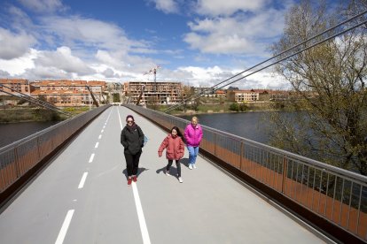 Nueva pasarela peatonal y ciclista en el barrio de Huerta Otea.- ICAL