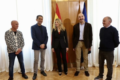 La vicepresidenta segunda del Gobierno y ministra de Trabajo y Economía Social, Yolanda Díaz, se reúne con los secretarios generales de CCOO y UGT en Castilla y León, Vicente Andrés y Faustino Temprano, entre otros responsables sindicales, para abordar la situación del Servicio Regional de Relaciones Laborales de Castilla y León (SERLA). Juan Lázaro/ ICAL