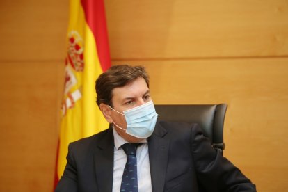 El consejero de Economía y Hacienda, Carlos Fernández Carriedo, presenta las cuentas de su departamento para 2022 en las Cortes.- ICAL