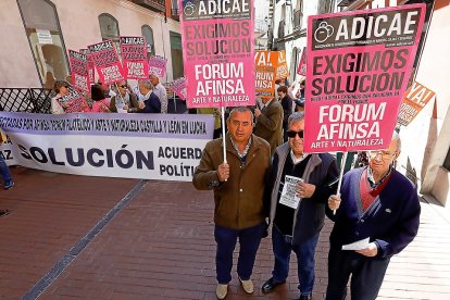 JUAN MIGUEL LOSTAU. CONCENTRACIÓN DE AFECTADOS POR EL FORUM FILATÉLICO EN VALLADOLID