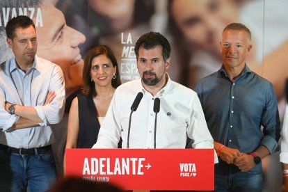 El secretario general del Partido Socialista, Luis Tudanca, valora los resultados electorales.- ICAL