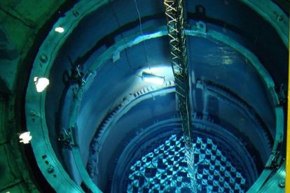 Vasija del reactor de la central de Garoña en fase de recarga. EUROPA PRESS