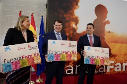 El presidente de la Junta de Castilla y León, Alfonso Fernández Mañueco, presenta la Tarjeta Familia.- ICAL