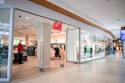 Tienda de H&M, en el centro comercial El Tormes en Salamanca que se podría ver afectado por el ERE - H&M