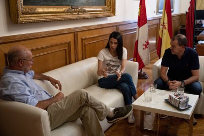 Inés Arrimadas reunida con Francisco Igea y con Francisco José Requejo en la diputación de Zamora.- E. M.