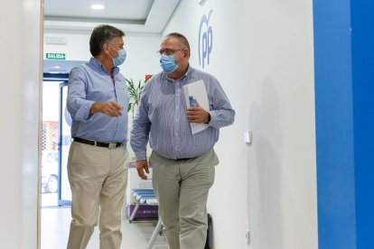 El secretario autonómico del PPCyL, Francisco Vázquez, y el responsable en materia de Sanidad del PPCyL, Alejandro Vázquez. - ICAL