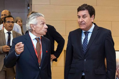 Félix Cano y Carlos Fernández Carriedo en la asamblea general del Clúster de la Automoción (Facyl). ICAL