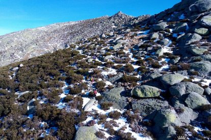 Rescatado un montañero de 67 años indispuesto en el Pico La Mira (Ávila)- EM