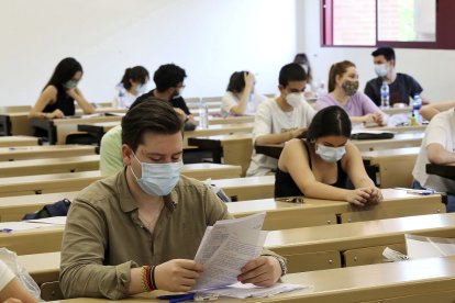 Centenares de estudiantes vallisoletanos se examinan de la EBAU. ICAL