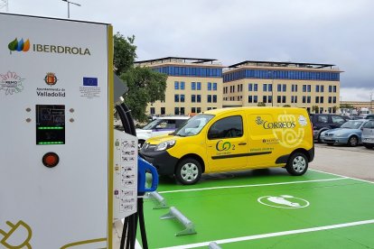 Punto de recarga del vehículo eléctrico de la red de Valladolid. / INNOLID