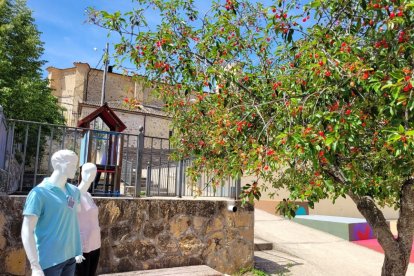 Maniquíes que piden viviendas accesibles en el nordeste de Segovia.- ICAL