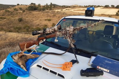 Agentes medioambientales denuncian a una persona por la caza ilegal de un corzo - ICAL