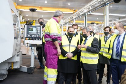 El ministro de Transportes, Movilidad y Agenda Urbana, José Luis Ábalos visita la Base de Mantenimiento Integral de Renfe.- ICAL