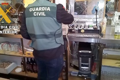 GUARDIA CIVIL.