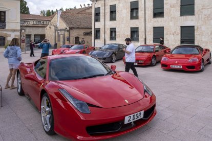 Uno de los Ferraris expuestos en Salamanca. / ICAL