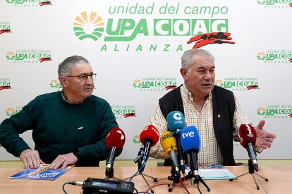 Los coordinadores de la Alianza UPA-Coag en Castilla y León, Lorenzo Rivera y Aurelio González, presentan el balance del año 2023. ICAL