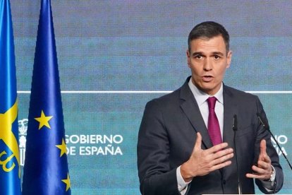 Comparecencia del presidente del Gobierno de España, Pedro Sánchez, tras la llegada del tren que inaugura la variante de Pajares de la Línea de Alta Velocidad Madrid-Asturias con la presencia del rey Felipe VI, acompañado del ministro de Transportes y Movilidad Sostenible, Óscar Puente, y los presidentes de Asturias y Castilla y León, Adrián Barbón y Alfonso Fernández Mañueco, entre otras autoridades. -ICAL