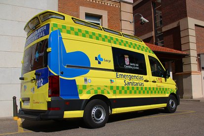 Ambulancia medicalizada del servicio de emergencias en una imagen de archivo.- 112